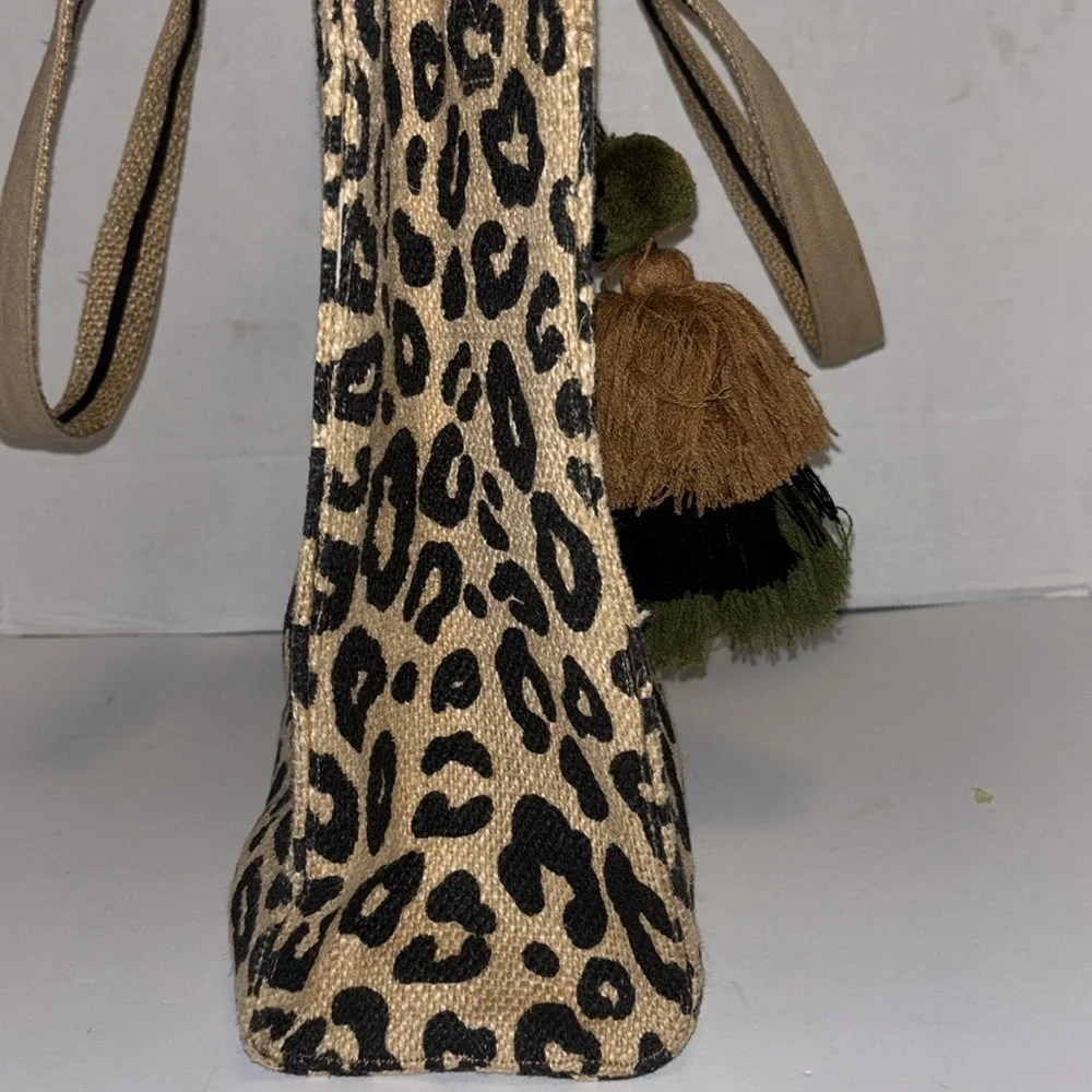 AMERICA & BEYOND TAN AND BLACK LEOPARD PRINT JUTE/CANVAS TOTE WITH TASSEL
